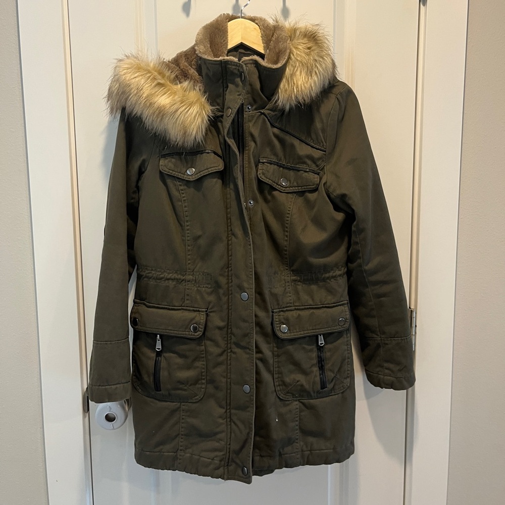 Gorgeous Olive Green Winter Coat by Forever 21 in size Medium.